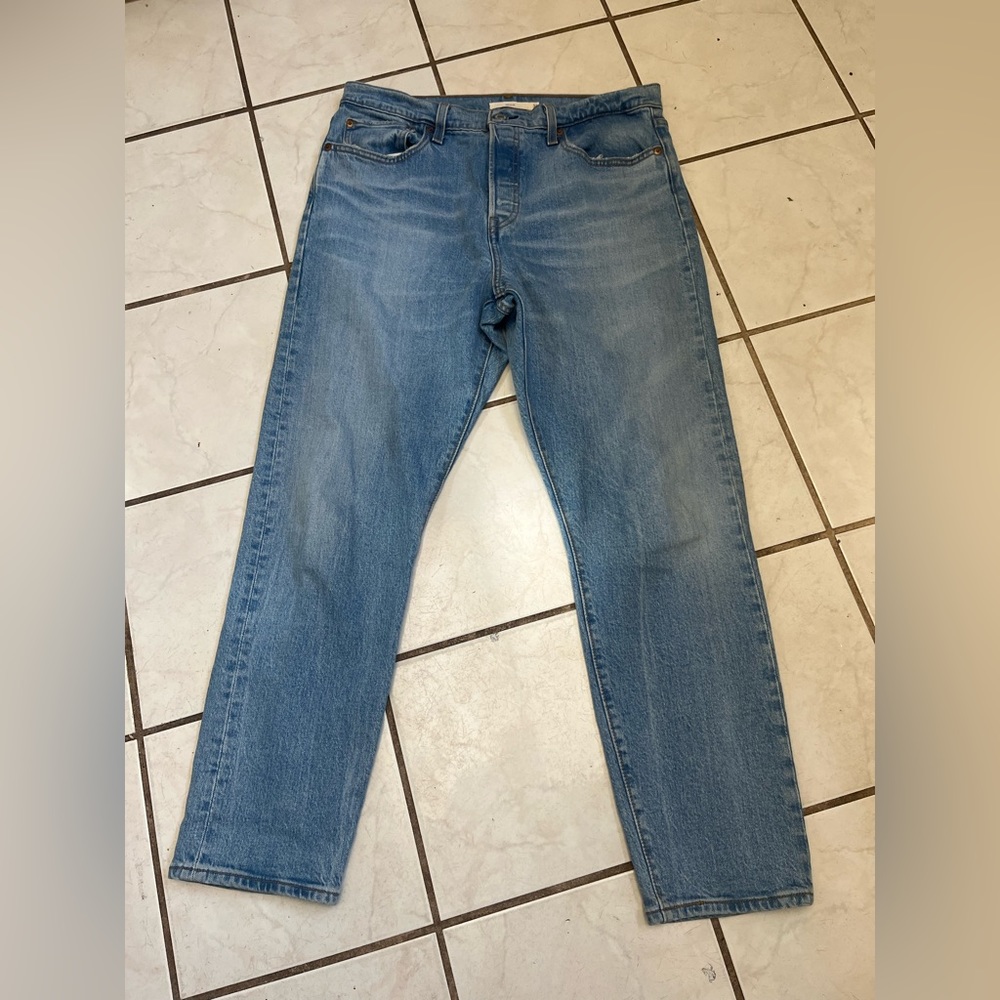 LEVIS PREMIUM Light Wash Button Fly WEDGIE Straight Leg Jeans Sz 31